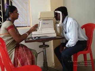 2009-Nithyananda-Youth-Foundation-Offers-Eyecheckup-to-Students