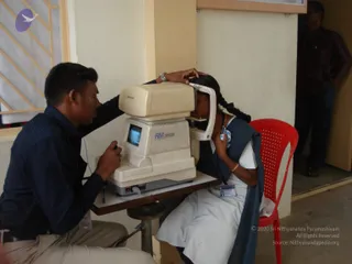 2009-Nithyananda-Youth-Foundation-Offers-Eyecheckup-to-Students