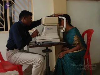2009-Nithyananda-Youth-Foundation-Offers-Eyecheckup-to-Students