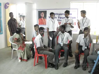 2009-Nithyananda-Youth-Foundation-Offers-Eyecheckup-to-Students