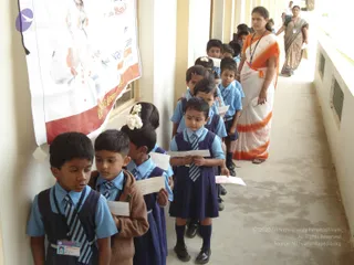 2009-Nithyananda-Youth-Foundation-Offers-Eyecheckup-to-Students