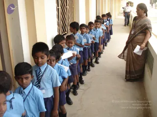 2009-Nithyananda-Youth-Foundation-Offers-Eyecheckup-to-Students