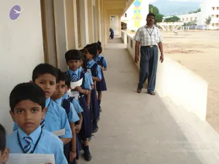2009-Nithyananda-Youth-Foundation-Offers-Eyecheckup-to-Students
