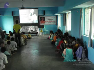 2009-Nithyananda-Youth-Foundation-Offers-Eyecheckup-to-Students
