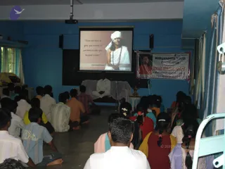 2009-Nithyananda-Youth-Foundation-Offers-Eyecheckup-to-Students