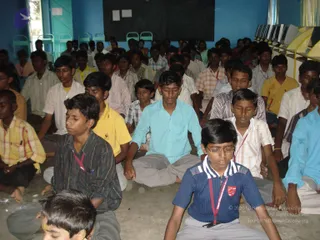 2009-Nithyananda-Youth-Foundation-Offers-Eyecheckup-to-Students