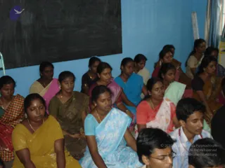 2009-Nithyananda-Youth-Foundation-Offers-Eyecheckup-to-Students
