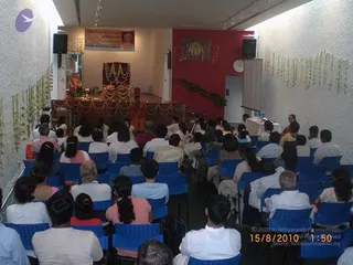 20100815_Photo_1012_10-Devotees-also-perform-Guru-Puja_CMP_WM