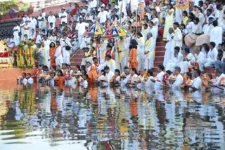 Holy-dip-in-the-sacred-waters-of-Vaidya-Sarovar_Photo_1008_DSC_3405_CMP_WM