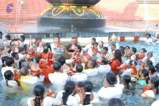 Holy-dip-in-the-sacred-waters-of-Vaidya-Sarovar_Photo_1013_DSC_3423_CMP_WM