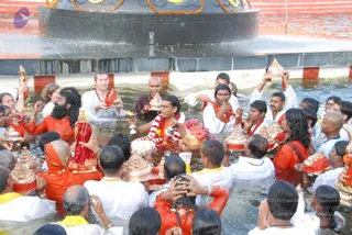 Holy-dip-in-the-sacred-waters-of-Vaidya-Sarovar_Photo_1014_DSC_3424_CMP_WM
