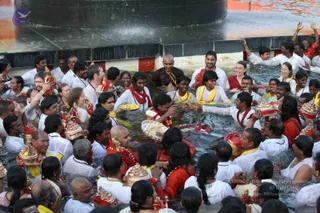 Holy-dip-in-the-sacred-waters-of-Vaidya-Sarovar_Photo_1030_IMG_5867_CMP_WM
