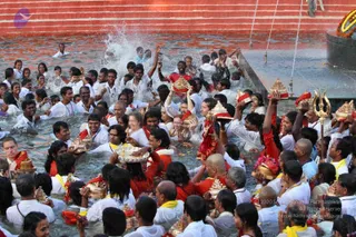 Holy-dip-in-the-sacred-waters-of-Vaidya-Sarovar_Photo_1033_IMG_5872_CMP_WM