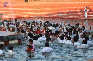 Holy-dip-in-the-sacred-waters-of-Vaidya-Sarovar_Photo_1034_IMG_5879_CMP_WM