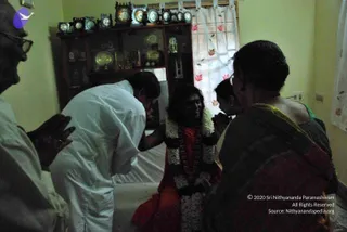 1-HDH-BLESSES-DEVOTEES-BY-GRACING-THEIR-HOMES_Photo_1000_DSC_7409_CMP_WM