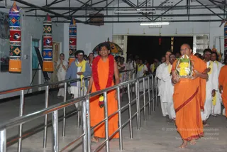 2010-WELCOMING-SWAMIJI-AND-BHAKTHI-SPURANA-CONVENTION