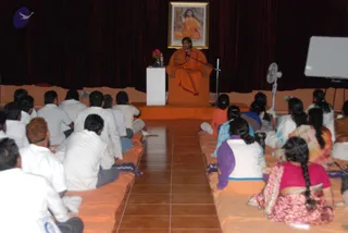 2010-WELCOMING-SWAMIJI-AND-BHAKTHI-SPURANA-CONVENTION