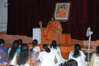 2010-WELCOMING-SWAMIJI-AND-BHAKTHI-SPURANA-CONVENTION