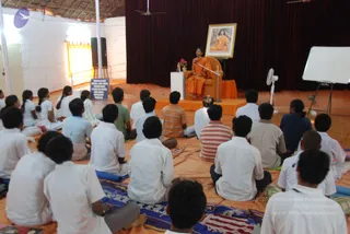 2010-WELCOMING-SWAMIJI-AND-BHAKTHI-SPURANA-CONVENTION