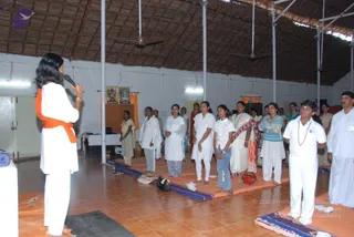 2010-WELCOMING-SWAMIJI-AND-BHAKTHI-SPURANA-CONVENTION