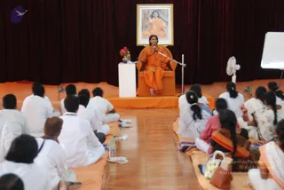 2010-WELCOMING-SWAMIJI-AND-BHAKTHI-SPURANA-CONVENTION