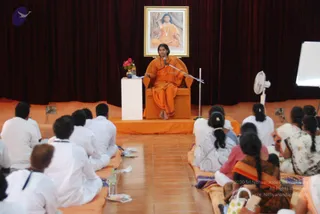 2010-WELCOMING-SWAMIJI-AND-BHAKTHI-SPURANA-CONVENTION