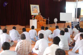 2010-WELCOMING-SWAMIJI-AND-BHAKTHI-SPURANA-CONVENTION