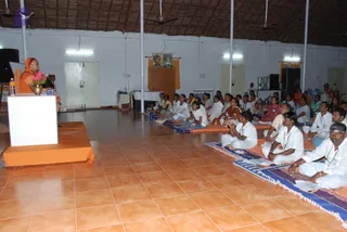 2010-WELCOMING-SWAMIJI-AND-BHAKTHI-SPURANA-CONVENTION