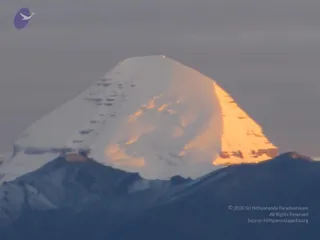 20110805_Photo_1007_16-dawn-on-golden-mount-kailash_CMP_WM