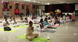 2011-08aug-19-nithyananda-photo-ia-day-1-06e-meditation_CMP_WM