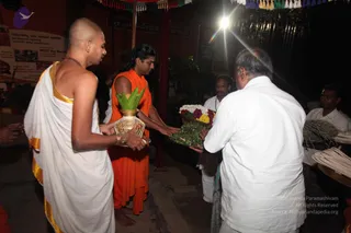 11-Tiru-Flag-Receiving_Photo_1000_IMG_1134_CMP_WM