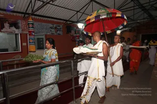 11-Tiru-Flag-Receiving_Photo_1001_IMG_1139_CMP_WM