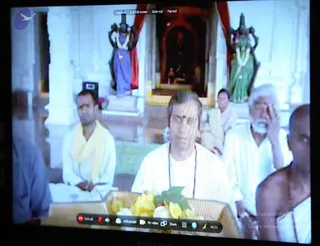 09-nithyananda-morning-pratyaksha-pada-puja_CMP_WM