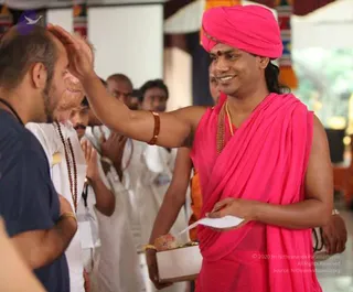 27.2-nithyananda-morning-pratyaksha-pada-puja_CMP_WM