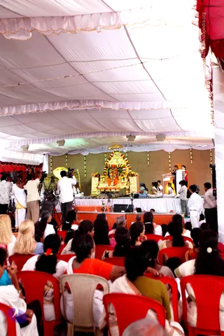 6-Kundalini-Research-Dr-Krishna-With-Press_Photo_1002_IMG_3421_CMP_WM
