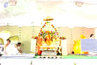 6-Kundalini-Research-Dr-Krishna-With-Press_Photo_1004_IMG_3475_CMP_WM