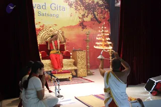 02-Bhagavad-Gita-Satsang_Photo_1002_IMG_6577_CMP_WM