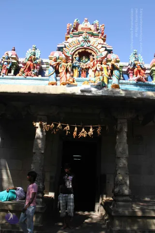 2-Swamiji_s Temple Visit_Photo_1012_IMG_9435_CMP_WM