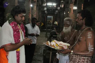 2-Swamiji_s Temple Visit_Photo_1046_IMG_9504_CMP_WM