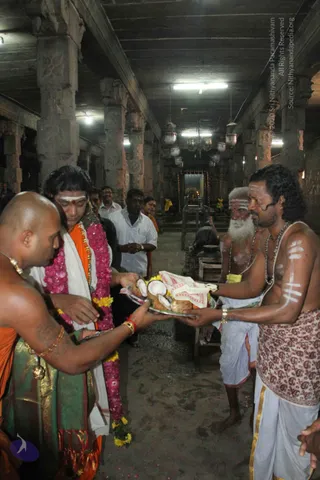 2-Swamiji_s Temple Visit_Photo_1048_IMG_9506_CMP_WM