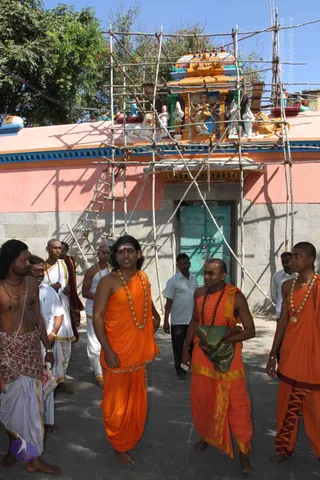 2-Swamiji_s Temple Visit_Photo_1053_IMG_9534_CMP_WM
