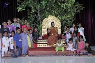 30_Nithyananda_darshan_04may2012_CMP_WM