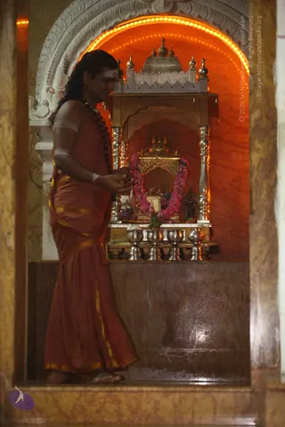 01-Temple-Visit_Photo_1003_IMG_0914_CMP_WM