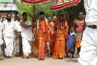 02-Temple-Visit-By-Swamiji-And-Sannithanam_Photo_1002_IMG_2308_CMP_WM