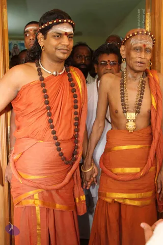 02-Temple-Visit-By-Swamiji-And-Sannithanam_Photo_1004_IMG_2339_CMP_WM