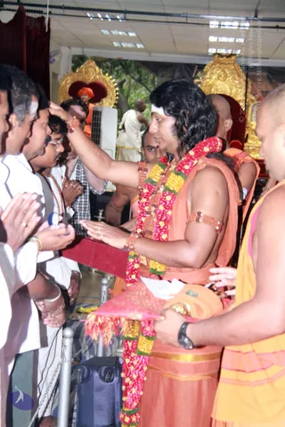 1-Morning-Satsang_Photo_1011_IMG_0032_CMP_WM