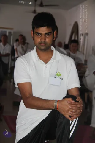 6-Yoga_Photo_1000_IMG_0085_CMP_WM