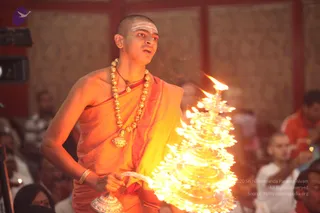01-Morning-Puja-and-Satsang_Photo_1018_IMG_5557_CMP_WM(1)