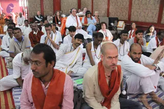 01-Morning-Puja-and-Satsang_Photo_1019_IMG_5557_CMP_WM