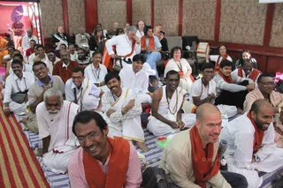 01-Morning-Puja-and-Satsang_Photo_1024_IMG_5582_CMP_WM